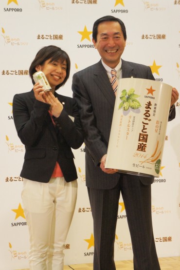 尾賀社長（右）とプロジェクトチーム中村寧子さん（左）