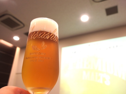 武蔵野ビール工場オリジナルのビアグラス。工場内にあるショップで購入可能