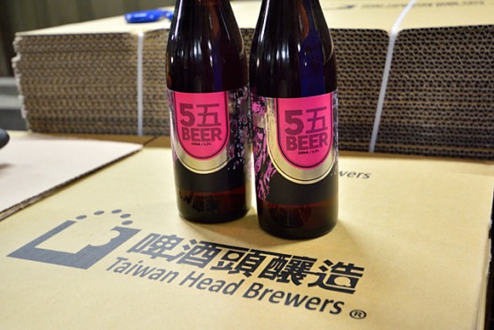 こちらは、出荷準備をしていた「５五 BEER」。北台湾ビールでは多くのコラボビールをてがけているが、これもそのひとつで、「台北一のおしゃれホテル」ともいわれるＷホテル向けに限定醸造されているアメリカンIPAだ。 
