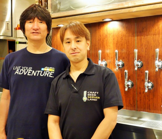 オーナーの斉藤氏（左）、ビアマネージャーの鈴木氏（右）