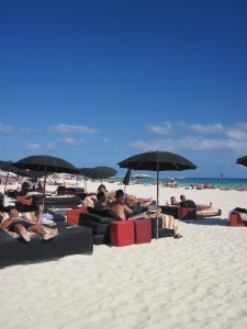 Cerveza en México 01：ラテンな海辺はラガーが似合う