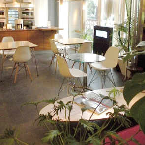 ツヴィリング・カフェでドイツビールと古典的ドイツ料理