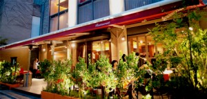 南青山「adding blue」にビアテラスがオープン。バーレイ＆ウィートワインが飲める。