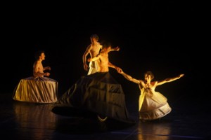 ベルギービールを飲んでベルギーのサーカスカルテット・カレ・キュリユー「シルク・ヴィヴァン！」のチケットを当てよう。