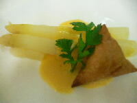 内神田のベルギー料理レストラン「シャン・ドゥ・ソレイユ」で「ホワイトアスパラガスフェア」