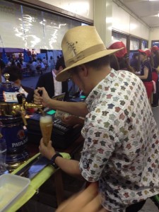 9/16（日）午後4時から、神戸オクトーバーフェストで藤原ヒロユキがビールを注ぎます。