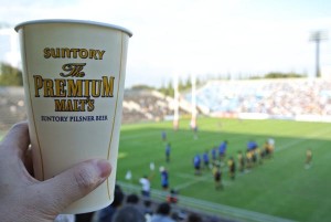 芝生の見える風景とホップの香り。これもひとつのペアリング。
