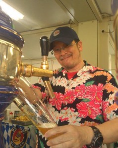 7/28（日）、「豊洲オクトーバーフェスト2013」最終日。15:00～16：00、藤原ヒロユキがビールを注ぎます。