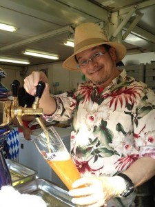 8/25（日）午後5時～6時、大阪「新梅田シティ　オクトーバーフェスト2013」で藤原ヒロユキがビールを注ぎます。