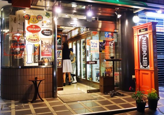 平野屋酒店は京王井の頭線神泉駅より徒歩4分。明治40年創業の歴史ある酒屋だ