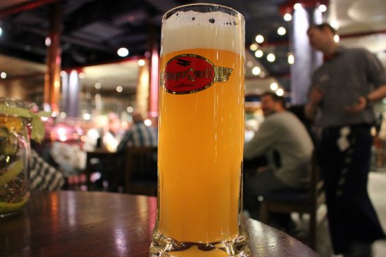 ビア女の酒場放浪記（28）ミュンヘン空港内のブルーパブ「エアブロイ（Airbräu）」