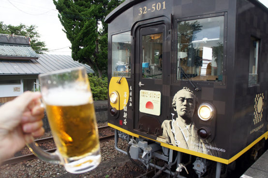 《Go!Go!飲み鉄》第11回　JR四国「夕焼けビールトロッコ列車」の 自然とまみれる列車ビア旅