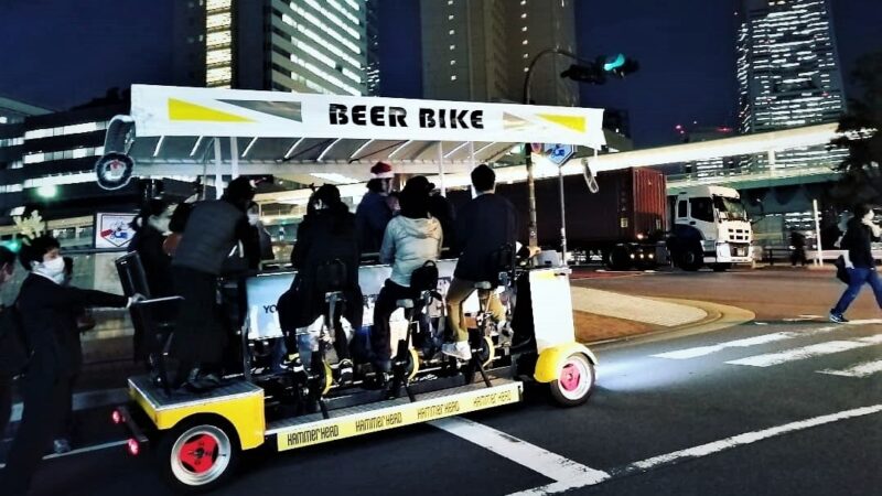 夜のヨコハマを走るビアバイク