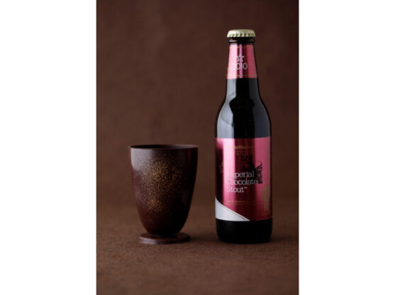 今年は1400セットに増産！「チョコレート製グラス&チョコビール」2022年2月1日より限定発売