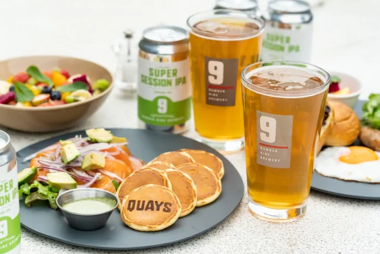 QUAYS pacific grillでクラフトビールと朝食を
