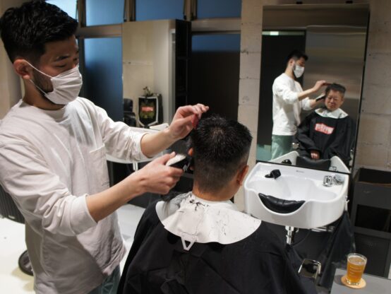 クラフトビールを飲みながら髪をカット！おいしさと格好良さを両立できるBARBERが飯田橋に誕生