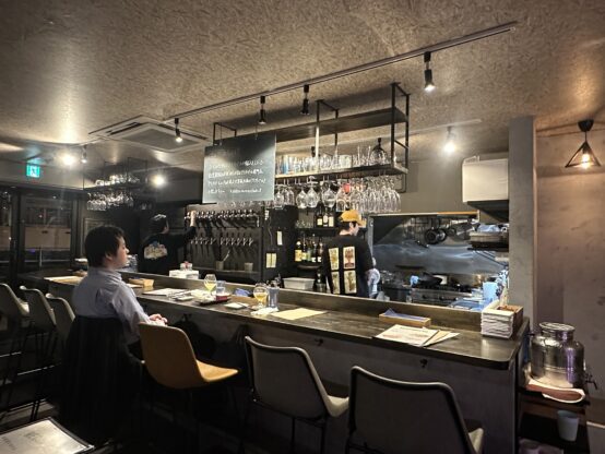 ミナミ店の店内の様子:カウンター付近