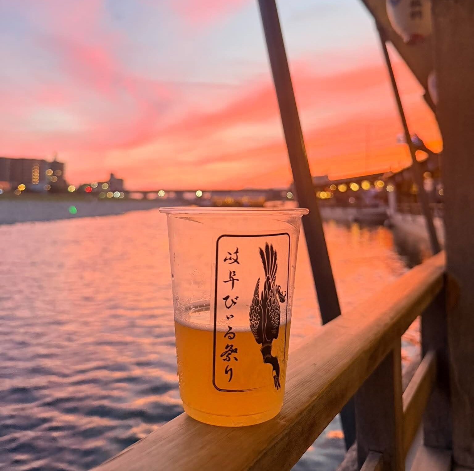 千P⑫夕日にボートと鳥 ジグソーパズル 金属額 長良川の鵜飼？夕暮れに