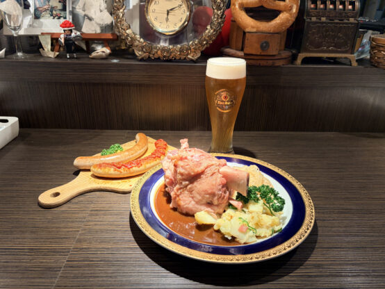 ドイツ酒場ミュンヘンのアイスバイン、ソーセージトゥーハー